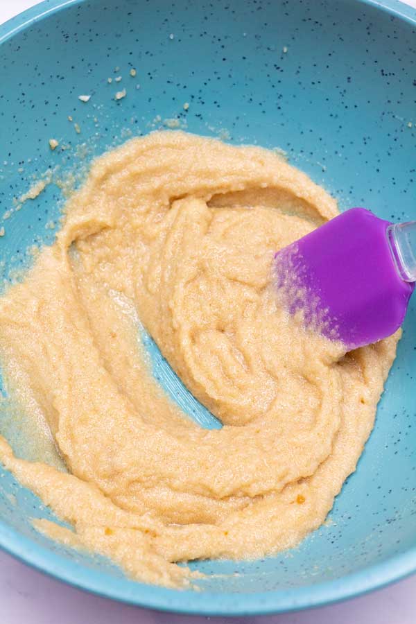 过程图2显示奶油糖和黄油在一个搅拌碗。gydF4y2Ba