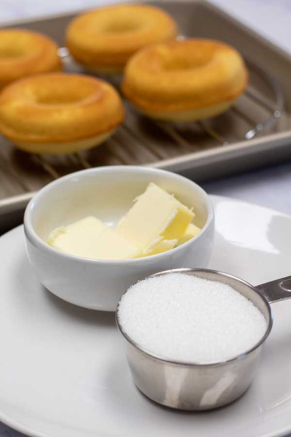 工序图8显示的是加了黄油和糖的烤甜甜圈。gydF4y2Ba